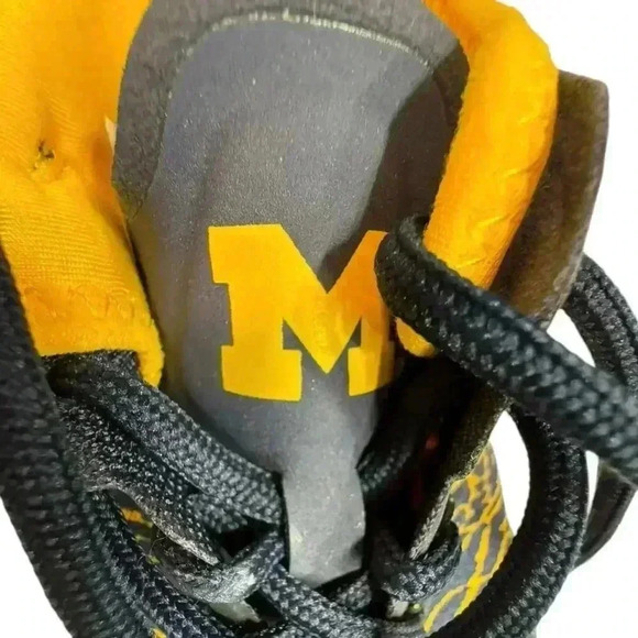 NIKE Size 8 - Jordan Trainer 1 Low Michigan 2016
Yellow / Blue Shoe - Picture 5 of 16